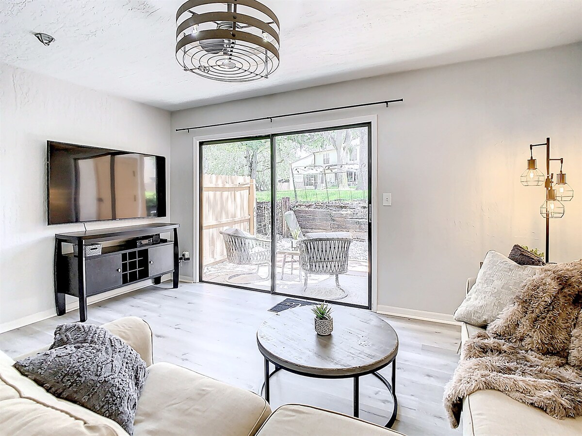 Clearwater Coastal Oasis - Midterm Rental Paradise